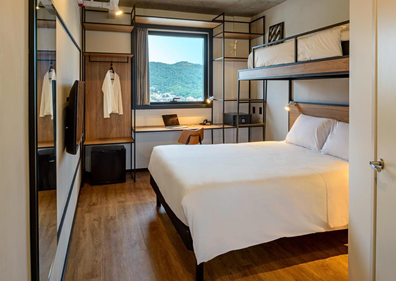 Quarto Standard com 1 Cama de Casal e 1 Beliche