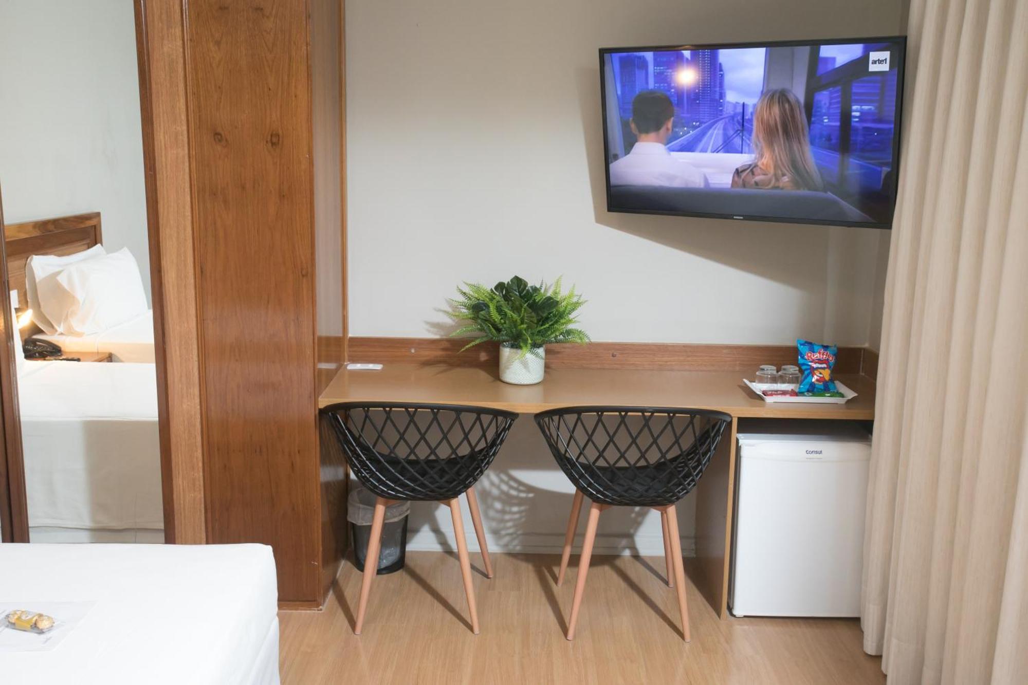 Quarto com 2 Camas de Solteiro e Varanda