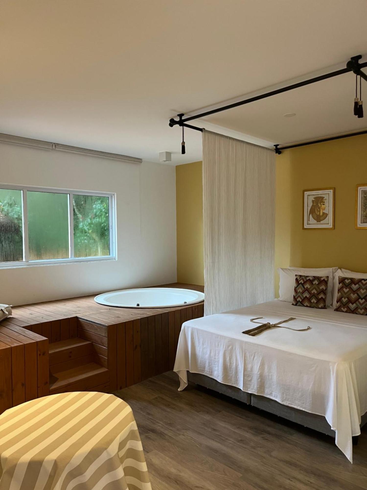 Suíte Deluxe com Banheira de Hidromassagem