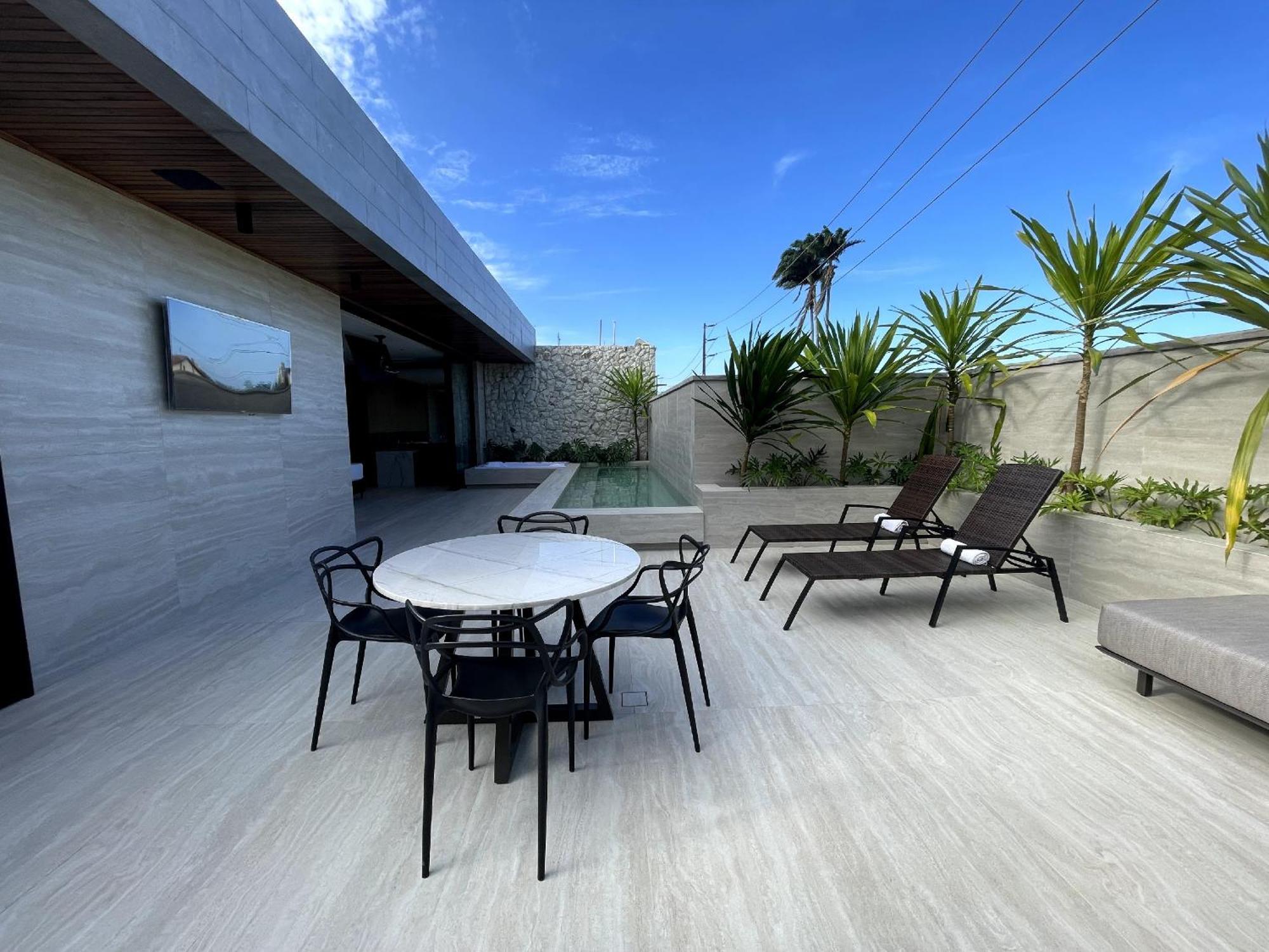 Queen Room Pool View
