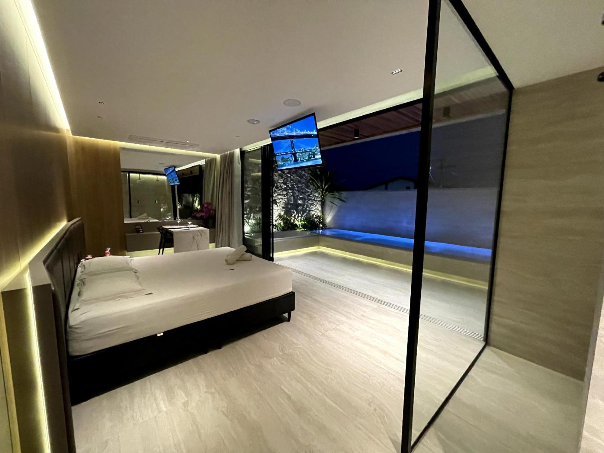 Queen Room Pool View