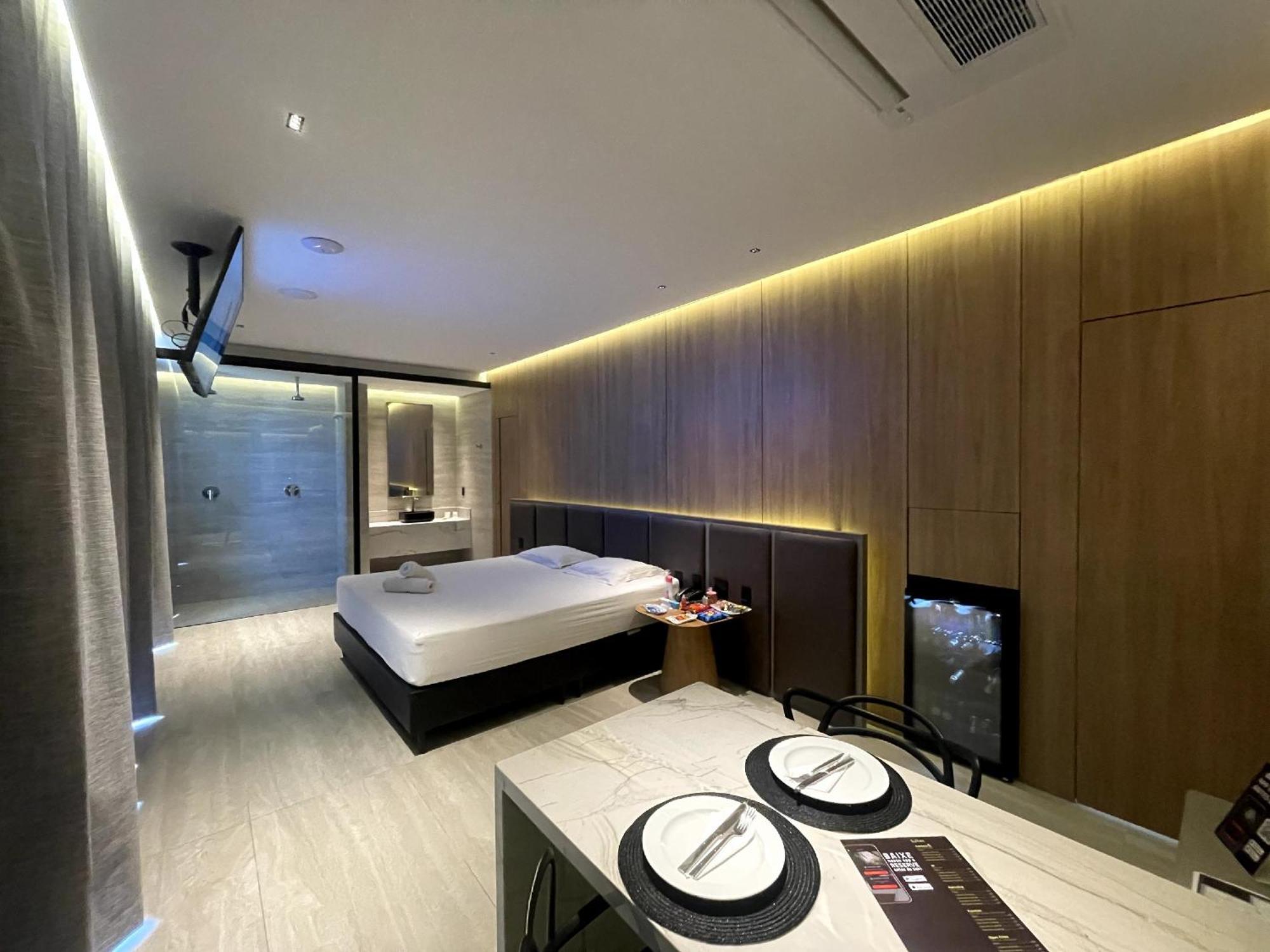 Queen Room Pool View