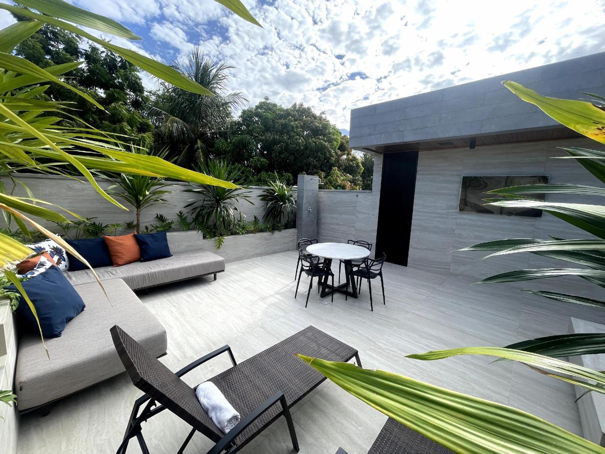 Queen Room Pool View