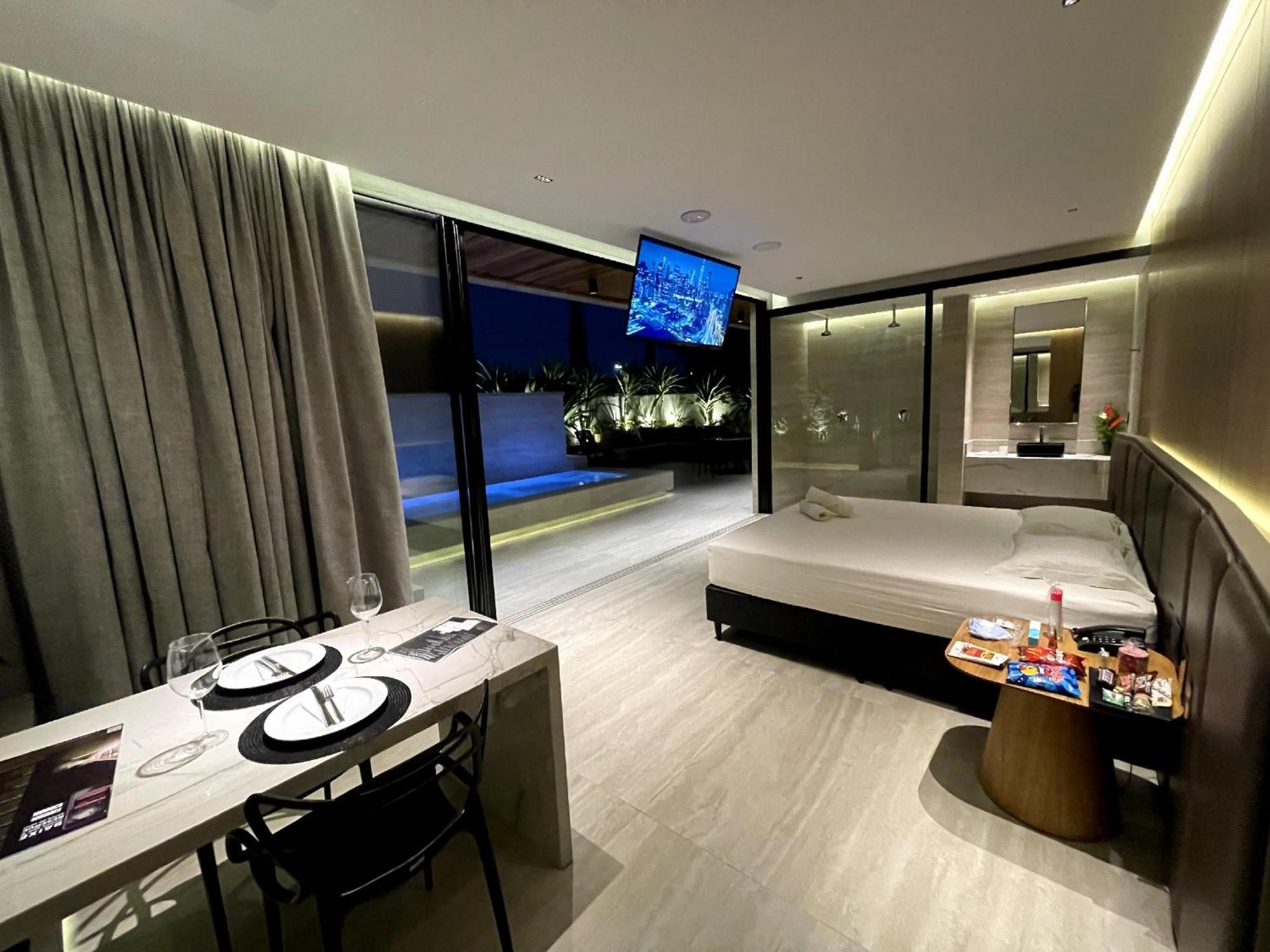 Queen Room Pool View