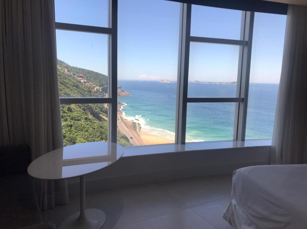 Quarto Quádruplo com Vista do Mar.