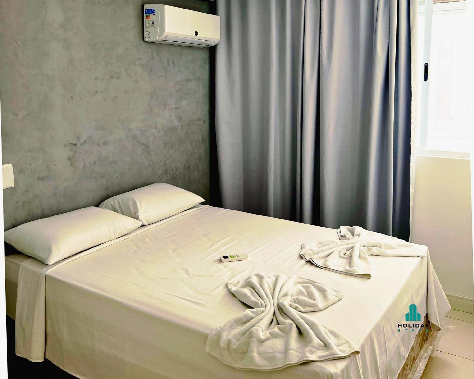 Deluxe One-Bedroom Apartment