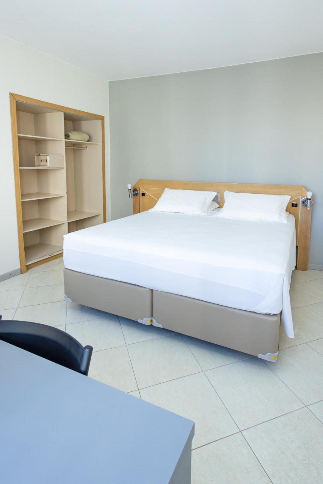 Standard Double Room,1739434135:JPEG