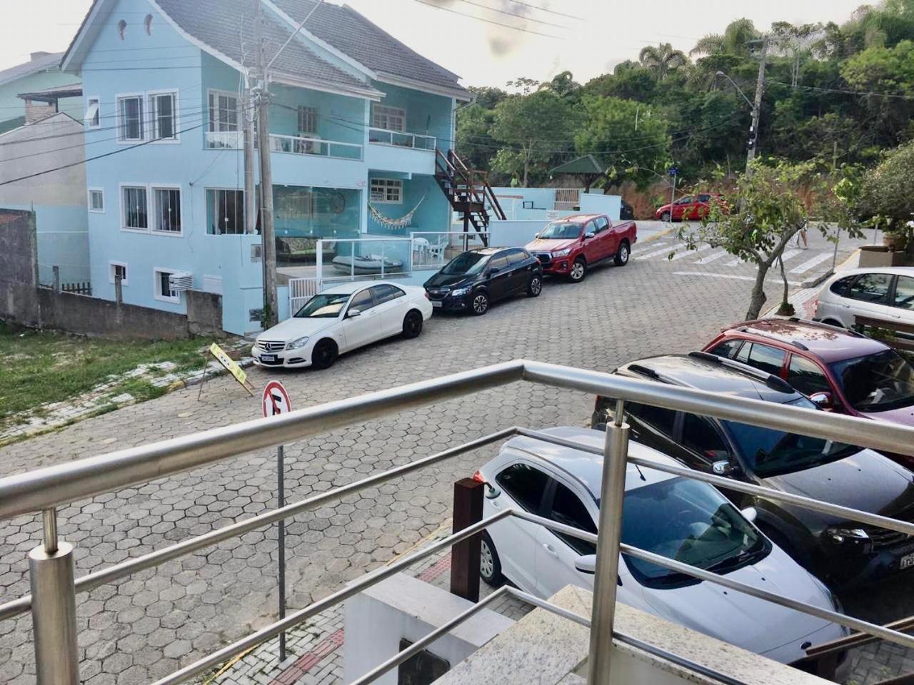 Apartamento com Varanda