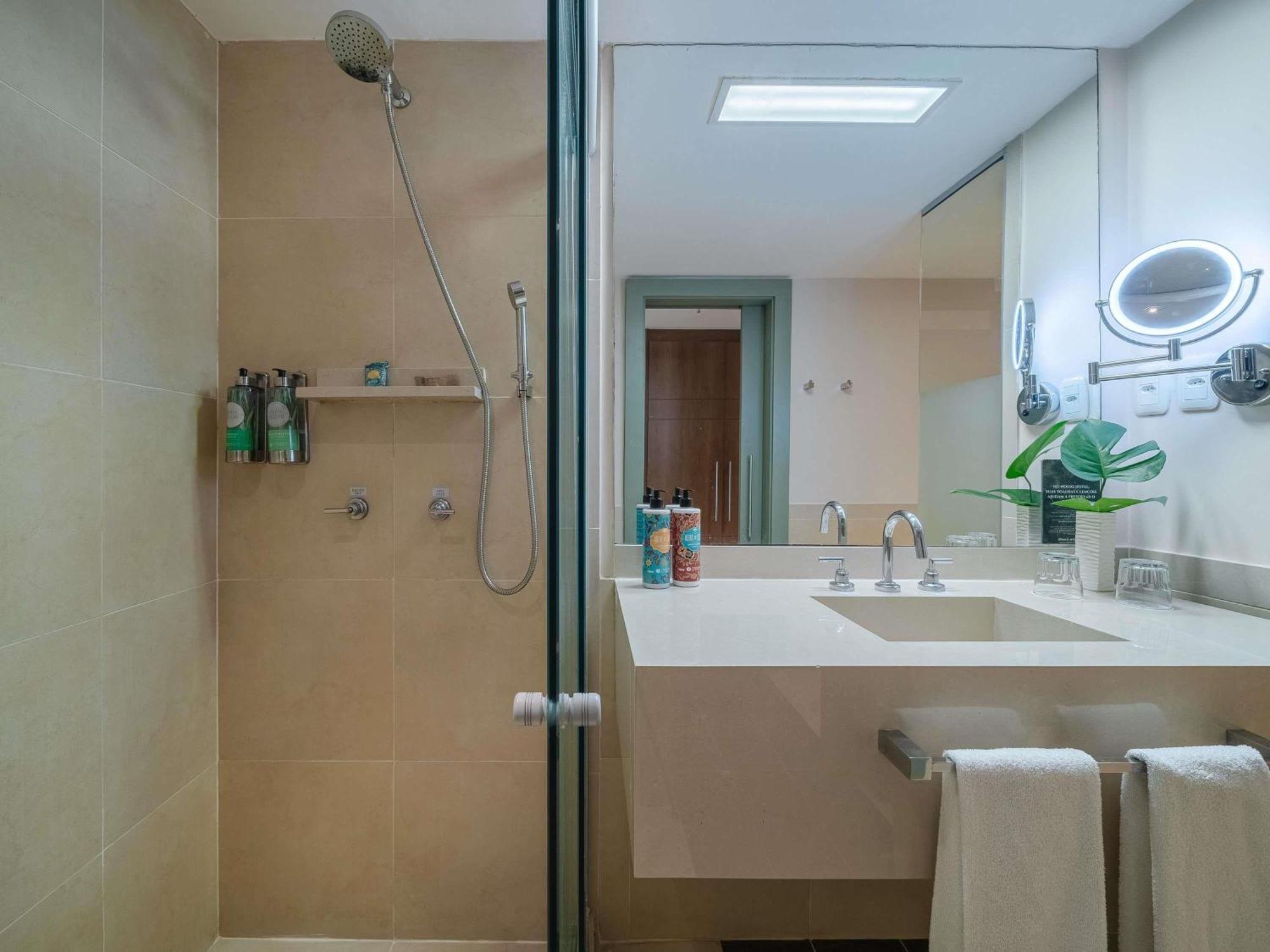 Quarto Deluxe com 2 Camas de Solteiro e Vista da Cidade