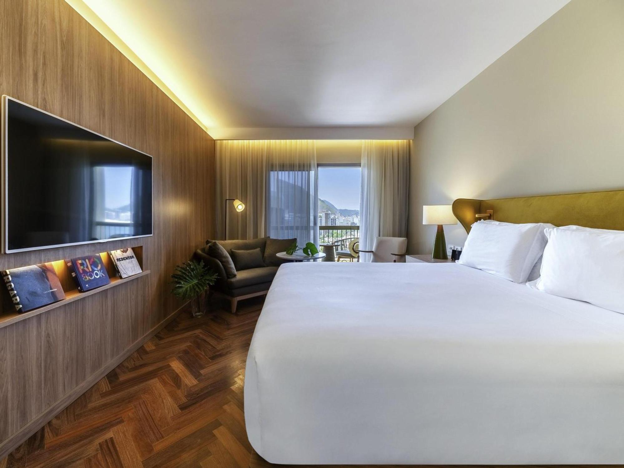 Quarto com Cama King-size e Vista do Mar
