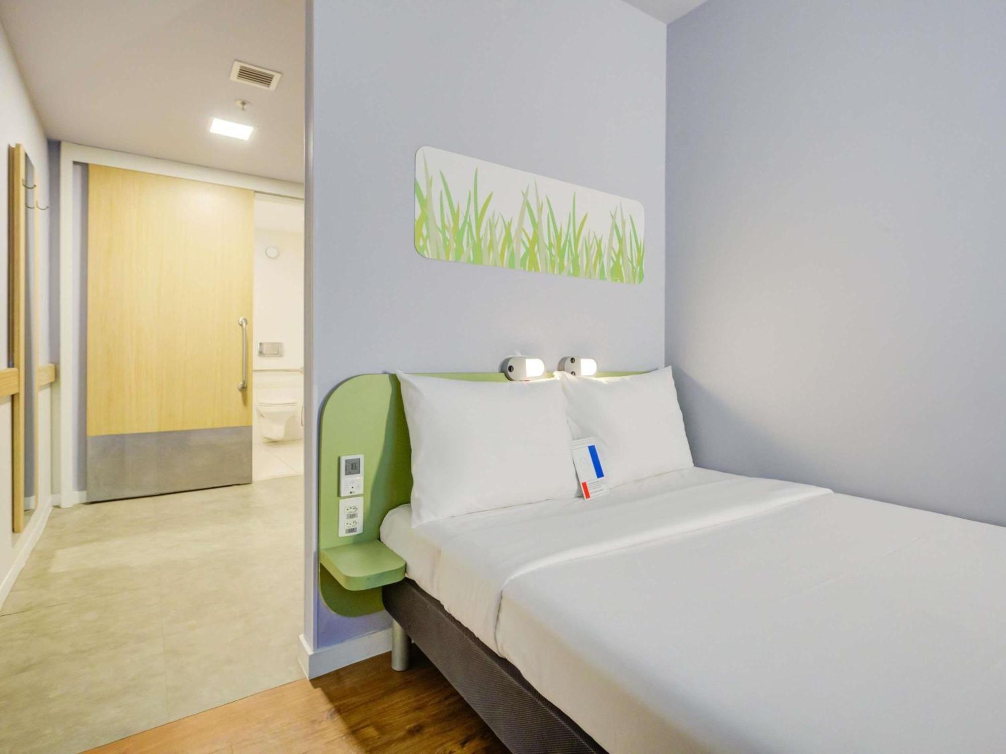 Quarto Triplo com Cama de Casal e Beliche