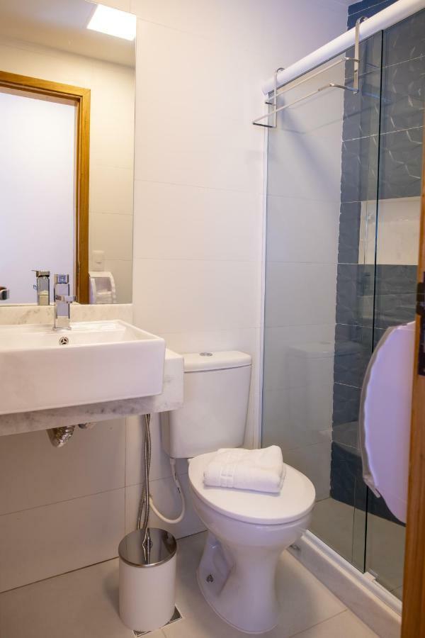 Quarto Deluxe (2 Adultos + 1 Criança)