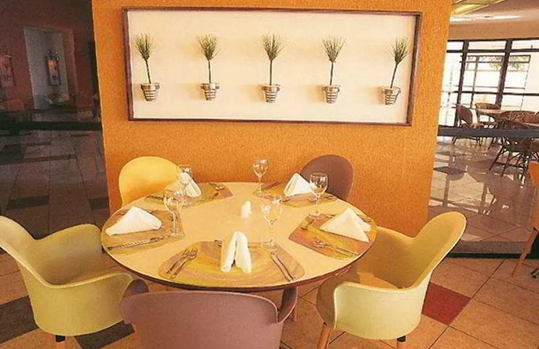 Iate Plaza Hotel Oficial-1