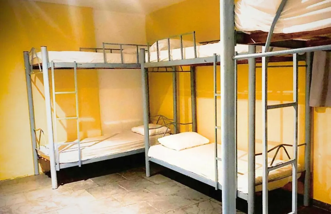 Por el Mundo Hostel-1