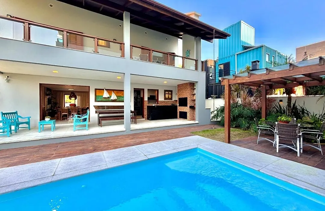 192 - Casa luxo com 5 suítes e piscina aquecida-1