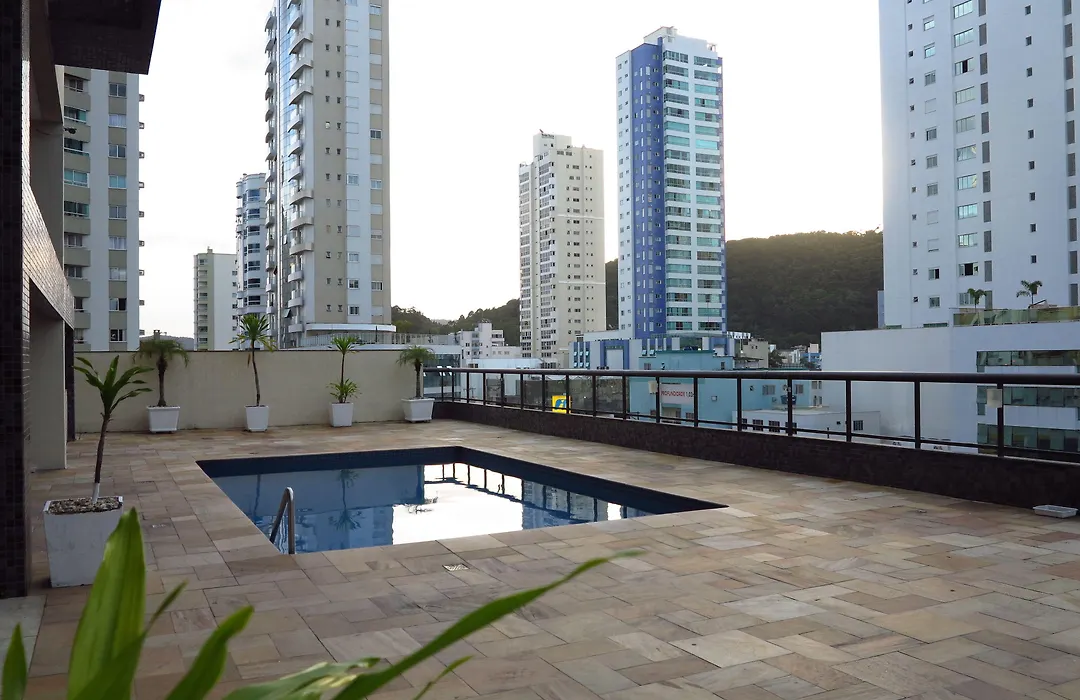 Stay - Apartamentos, Studios e Quartos - 400m da Praia Central-1