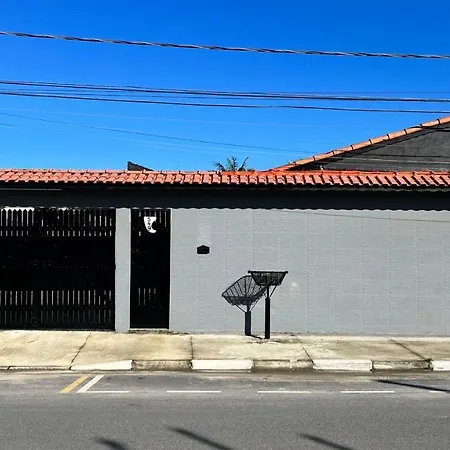 Casa com Piscina Grande e Hidro-3