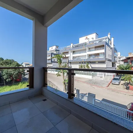 192 - Casa luxo com 5 suítes e piscina aquecida-3