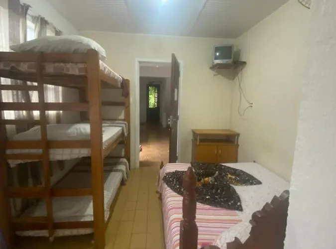 Pousada J.C. Cazeri Santos 