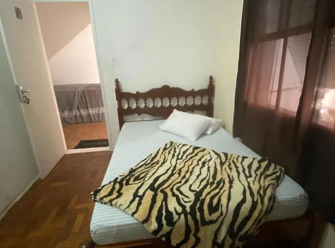 Pousada J.C. Cazeri Santos 